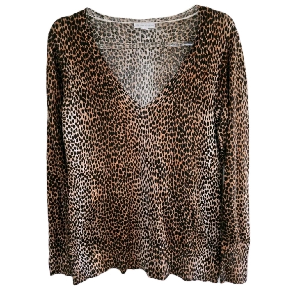 New York & Co Leopard Print Top Size M Brown V-Neck Cotton Pullover Ribbed Hem